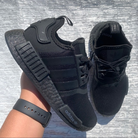 adidas Shoes - Adidas NMD R1